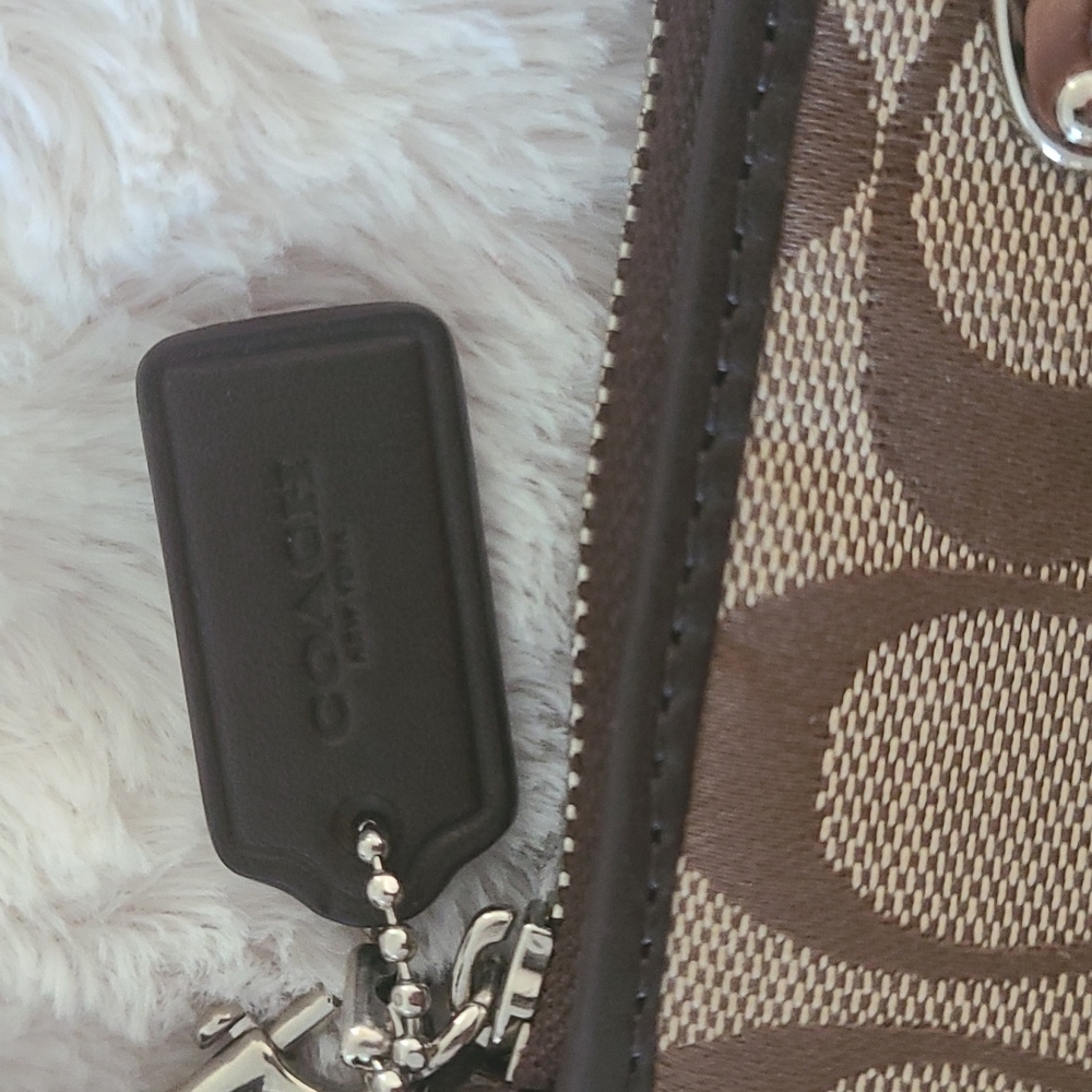 Coach wristlet - Picture 2 of 4